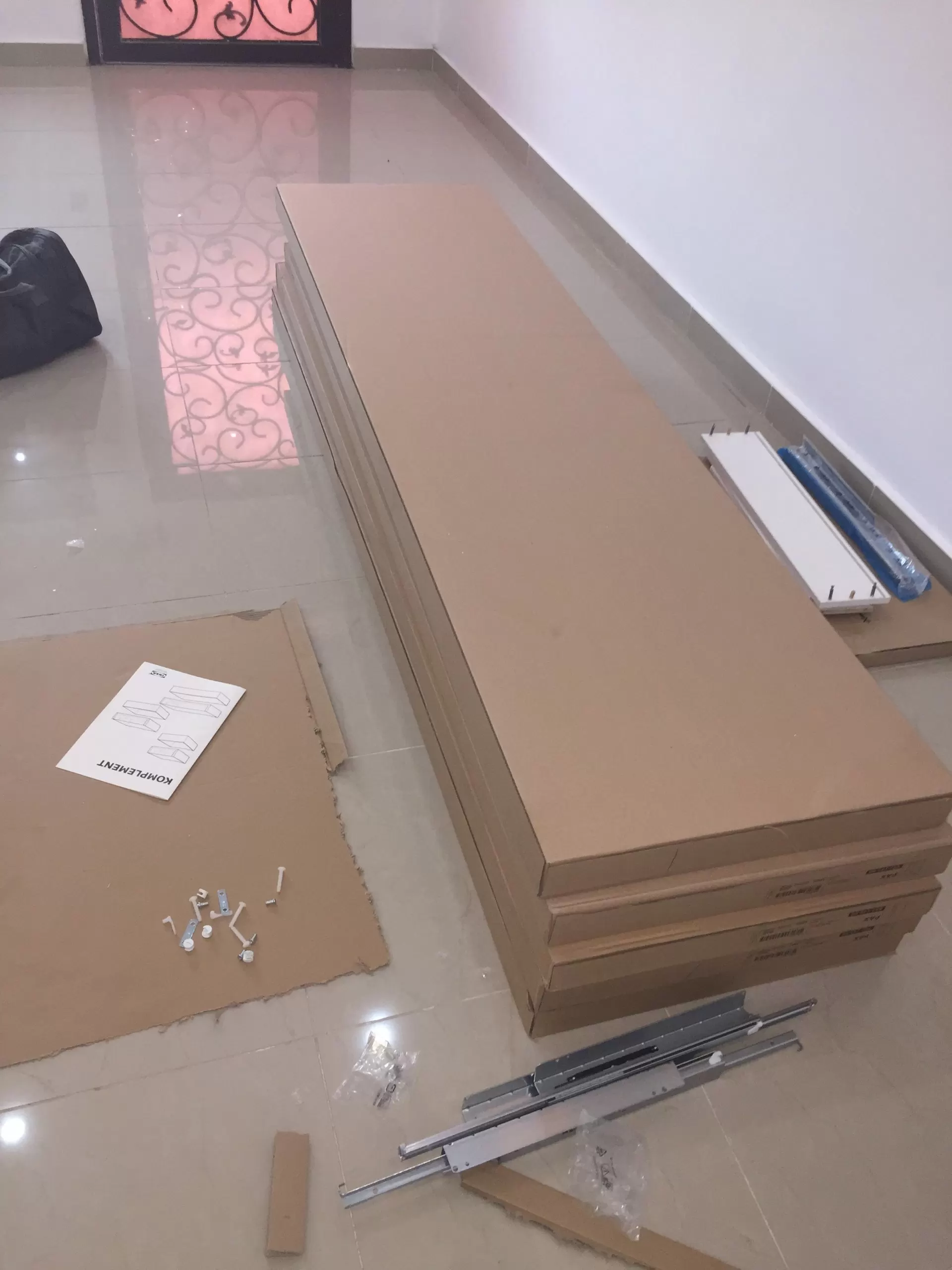 فني تركيب غرف نوم ايكيا نجار اثاث ايكيا الكويت
