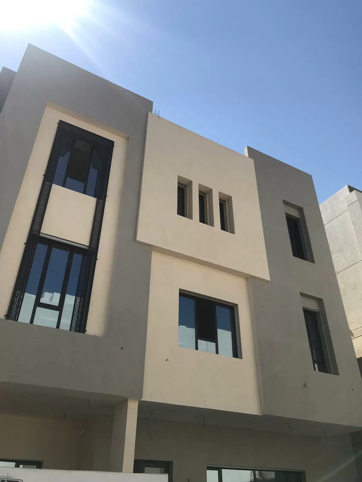 للبيع بيت في الفنيطيس تشطيب جديد